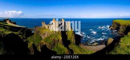 Château de Dunluce, White Rocks, Co. Antrim, Irlande du Nord Banque D'Images