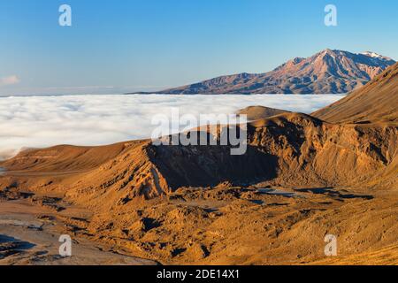 Mont Ngauruhoe réfléchissant dans les lacs Emerald, Parc national de Tongariro, site classé au patrimoine mondial de l'UNESCO, Île du Nord, Nouvelle-Zélande, Pacifique Banque D'Images