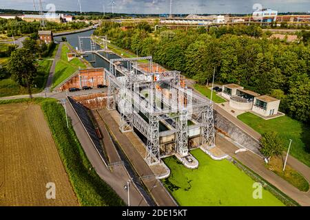 Antenne de l'ascenseur Houdeng-Goegnies n° 1, site classé au patrimoine mondial de l'UNESCO, remontées mécaniques sur le canal du Centre, la Louviere, Belgique, Europe Banque D'Images