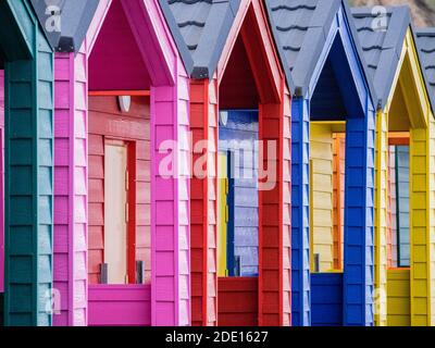 Cabanes de plage, Saltburn-by-the-Sea, Yorkshire du Nord, Angleterre, Royaume-Uni, Europe Banque D'Images