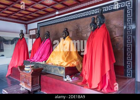 Statues de quatre filles au temple de Sinu (temple de quatre filles), Dezhou, province de Shandong, Chine Banque D'Images