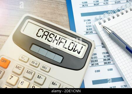 Mot CASH-FLOW sur la calculatrice. Concept commercial et fiscal. Banque D'Images