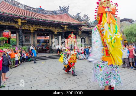 Défilé religieux au cours du festival culturel Bao Sheng qui célèbre la naissance de Bao Sheng au temple Bao'an à Taipei, Taïwan Banque D'Images