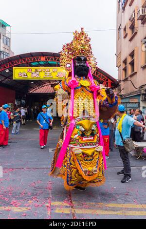 Défilé religieux au cours du festival culturel Bao Sheng qui célèbre la naissance de Bao Sheng au temple Bao'an à Taipei, Taïwan Banque D'Images