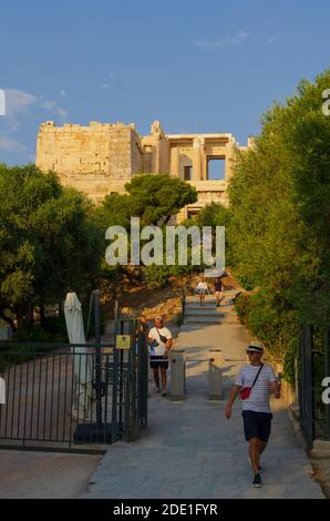 Extérieur de l'Acropole dans le quartier Thissio du centre d'Athènes Grèce - photo: Geopix Banque D'Images