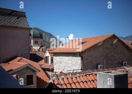 Monténégro - vue sur les toits de la vieille ville de Kotor Banque D'Images