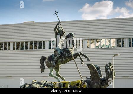 Saint George à cheval et à tuer la statue du dragon au siège des Nations Unies, Manhattan, New York, États-Unis Banque D'Images