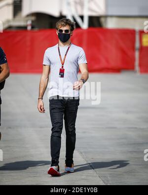 Sakhir, Bahreïn. 28 novembre 2020. Sakhir, Bahreïn. 28 novembre 2020. GASLY Pierre (fra), Scuderia AlphaTauri Honda AT01, portrait pendant la Formule 1 Gulf Air Bahreïn Grand Prix 2020, du 27 au 29 novembre 2020 sur le circuit international de Bahreïn, à Sakhir, Bahreïn - photo Florent Gooden/DPPI/LM crédit: Gruppo Editoriale LiveMedia/Alay Live News crédit: Gruppo Editoriale Live News Banque D'Images