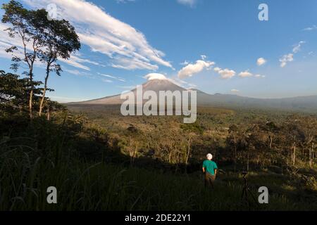Semeru est la plus haute montagne de l'île de Java, à 3676 mètres au-dessus du niveau de la mer. Banque D'Images