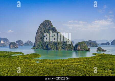 Samed Nang Chee, point de vue sur la montagne dans la province de Phangnga, magnifique paysage marin à la mer d'Andaman en thaïlande Banque D'Images