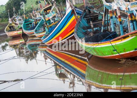 Payangan Beach est un village de pêcheurs avec des bateaux traditionnels. L'endroit idéal pour profiter du coucher du soleil. Banque D'Images