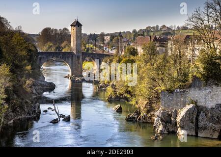 Pont Vieux Pont fortifié dans la ville historique d'Orthez dans les Pyrénées, France Banque D'Images