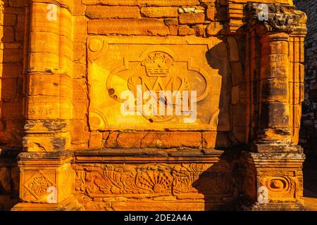 Emblem jésuite, ruines de la Mission jésuite San Ignacio Mini, site du patrimoine mondial de l'UNESCO, San Ignacio, Dedemento Misiones, Argentine, Amérique latine Banque D'Images