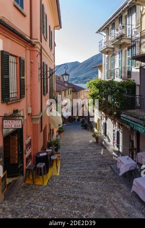 Rue étroite autour de Bellagio, est un petit village au bord du lac de Côme, en Italie Banque D'Images