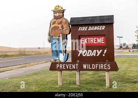 Signe de danger de feu extrême Smokey Bear, Hungry Horse, Montana, États-Unis Banque D'Images