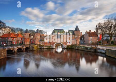 Amersfoort, Pays-Bas à l'historique Koppelpoort dans l'après-midi. Banque D'Images