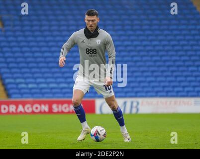 Cardiff City, pays de Galles, Royaume-Uni. 28 novembre 2020. Championnat d'Angleterre de football, Cardiff City versus Luton Town ; Kieffer Moore de Cardiff City se réchauffe avant le match Credit: Action plus Sports Images/Alay Live News Banque D'Images