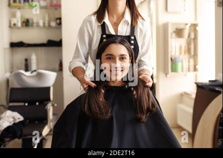 Salon de coiffure et client Banque D'Images