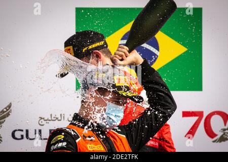 Sakhir, Bahreïn. 28 novembre 2020. Drugovich Felipe (BRA), MP Motorsport, Dallara F2 2018, portrait lors de la 11ème manche du Championnat de Formule 2 2020 de la FIA du 27 au 29 novembre 2020 sur le circuit international de Bahreïn, à Sakhir, Bahreïn - photo Sebastian Rozendaal / Dutch photo Agency / DPPI / LM crédit: Gruppo Editoriale LiveMedia/Alay Live News Banque D'Images