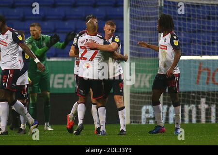 BOLTON, ANGLETERRE. LE 28 NOVEMBRE, les Boltons Eoin Doyle sont félicités après avoir fait 2-0 au cours du match Sky Bet League 2 entre Bolton Wanderers et Southend Unis au Reebok Stadium, Bolton, le samedi 28 novembre 2020. (Credit: Chris Donnelly | MI News) Credit: MI News & Sport /Alay Live News Banque D'Images