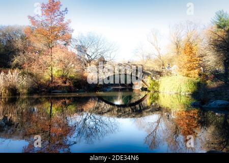 Gapstow Bridge est une icône de Central Park, New York, Etats-Unis Banque D'Images