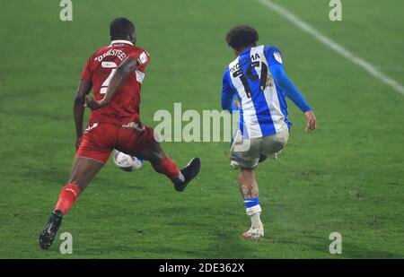 Josh Koroma, de Huddersfield Town, marque le troisième but du match du championnat Sky Bet au stade John Smith, Huddersfield. Banque D'Images