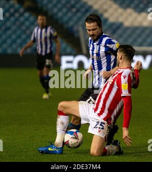 Hillsborough, Sheffield, Yorkshire, Royaume-Uni. 28 novembre 2020. Championnat de football anglais Foo Tball, Sheffield mercredi contre Stoke City ; Nick Powell de Stoke City Defending Credit: Action plus Sports/Alamy Live News Banque D'Images