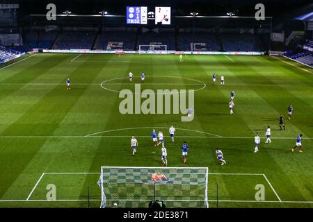 Jordy Hiwula-Mayifuila de Portsmouth marque le sixième but du match de sa partie lors de la deuxième partie de la coupe FA au parc Fratton, Portsmouth. Banque D'Images