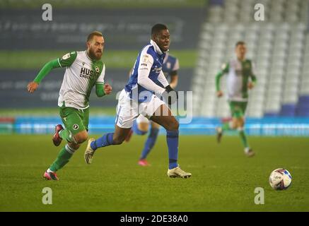 Jonathan Leko de Birmingham City (à droite) et Jiri Skalak de Millwall se battent pour le ballon lors du match du championnat Sky Bet au stade des trophées de St Andrew's trillion, à Birmingham. Banque D'Images