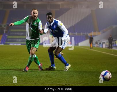 Jonathan Leko de Birmingham City (à droite) et Jiri Skalak de Millwall se battent pour le ballon lors du match du championnat Sky Bet au stade des trophées de St Andrew's trillion, à Birmingham. Banque D'Images