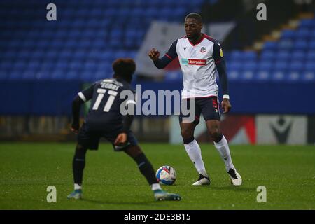 BOLTON, ANGLETERRE. 28 NOVEMBRE les Boltons Ricardo Santos garde possession pendant le match de la Sky Bet League 2 entre Bolton Wanderers et Southend United au Reebok Stadium, Bolton le samedi 28 novembre 2020. (Credit: Chris Donnelly | MI News) Credit: MI News & Sport /Alay Live News Banque D'Images