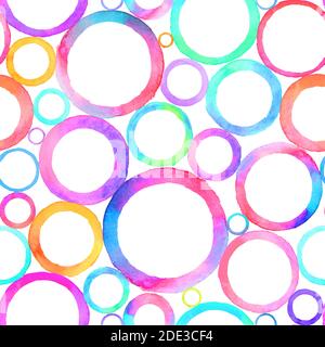 Cercles aquarelle multicolore motif sans couture. Arrière-plan aquarelle abstrait avec cercles colorés sur blanc. Texture en forme de rond dessinée à la main. PR Banque D'Images