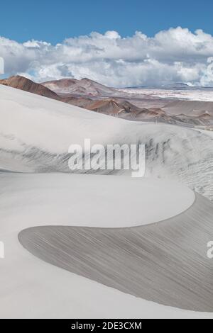 Dunes de sable blanc sur le haut plateau de Puna dans le nord Argentine Banque D'Images