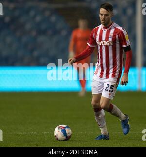 Hillsborough, Sheffield, Yorkshire, Royaume-Uni. 28 novembre 2020. Championnat d'Angleterre de football, Sheffield mercredi contre Stoke City ; Nick Powell de Stoke City sur le ballon Credit: Action plus Sports/Alamy Live News Banque D'Images