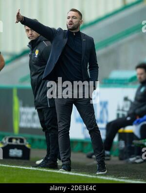 Easter Road, Édimbourg, Royaume-Uni. 28 novembre 2020. Scottish League Cup football, Hibernian versus Dundee FC; James McPake, directeur de Dundee, donne des instructions à son équipe Credit: Action plus Sports/Alay Live News Banque D'Images