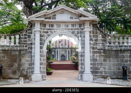 Arche d'entrée principale du cimetière de Paco de l'époque coloniale espagnole à Manille, Philippines Banque D'Images