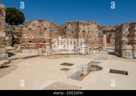 Ruines de la basilique de Saint John's dans la ville de Selcuk Ephesus près des célèbres ruines en Turquie. Il est dit que Jean l'évangéliste a été enterré ici Banque D'Images