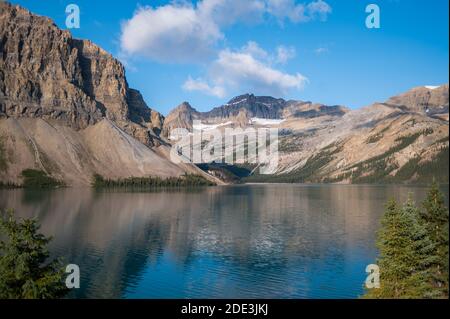 Un cliché hypnotisant du lac Bow, en Alberta, au Canada Banque D'Images