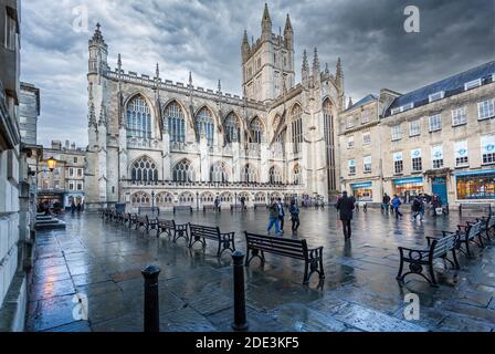 L'abbaye de Bath, lors d'une journée d'hivers menaçante et humide, a été prise à Bath, Avon, Royaume-Uni, le 5 novembre 2017 Banque D'Images