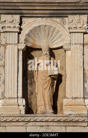 Statue de Saint Blaise sur la porte d'entrée menant à King's Landing à Dubrovnik, Croatie Banque D'Images