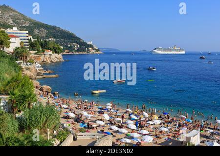 Le bateau de croisière italien Costa Mediterranea pour ancre dans la baie de Dubrovnik, Croatie Banque D'Images