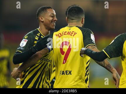 Troy Deeney (à droite) de Watford célèbre le deuxième but de son côté du match lors du championnat Sky Bet à Vicarage Road, Watford. Banque D'Images