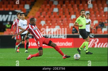 Geoffrey Kondogbia de l'Atletico de Madrid pendant le championnat d'Espagne la Liga football mach entre Valence et Atletico de Madrid le 28 novembre 2020 à l'Estadio de Mestalla à Valence, Espagne - photo Maria Jose Segovia / Espagne DPPI / DPPI / LM Banque D'Images