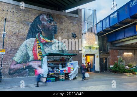 La fresque Michael Johns sur Popes Road le 27 novembre 2020 à Brixton au Royaume-Uni. © Sam Mellish Banque D'Images