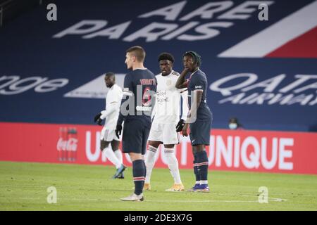 Josh MAJA (Girondins de Bordeaux) a marqué un but, une célébration, Marco Verratti (PSG), Bioty Moise KEAN (PSG) avec lors du championnat français Ligue 1 de football entre Paris Saint-Germain et Girondins de Bordeaux le 28 novembre 2020 au stade du Parc des Princes à Paris, France - photo Stephane Allaman / DPPI / LM Banque D'Images