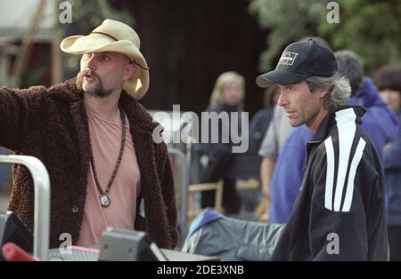 Directeur Marcus Nispel, producteur Michael Bay, 'The Texas Chainsaw massacre' (2003) photo Credit: New Line Cinema / The Hollywood Archive / référence du fichier # 34078-0509FSTHA Banque D'Images