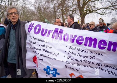 Piers Corbyn a mené une marche de protestation anti-verrouillage à Hyde Park, Londres, Royaume-Uni, portant une bannière notre mouvement. Anti-vaccin, anti 5G, anti-masque Banque D'Images