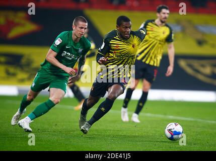 Watford, Royaume-Uni. 28 novembre 2020. WATFORD, ANGLETERRE - NOVEMBRE 28 : Christian Kabasele de Watford bat Emil Riis Jakobsen de Preston North End pendant le championnat entre Watford et Preston North End au stade Vicarage Road, Watford, Royaume-Uni le 28 novembre 2020 Credit: Action Foto Sport/Alay Live News Banque D'Images