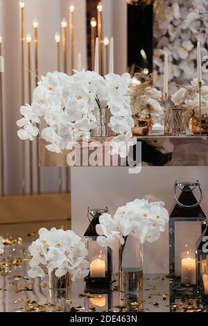 Lieu de réception de mariage décoré d'orchidées blanches et de bougies. Décorations de restaurant de mariage. Banquet de mariage. Banque D'Images