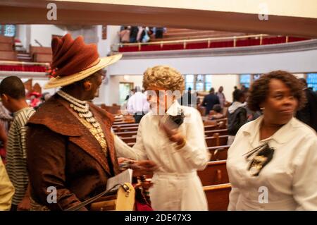 Dimanche matin messe à l'église baptiste Abyssinienne à Harlem quartier des quartiers nord de New York Banque D'Images